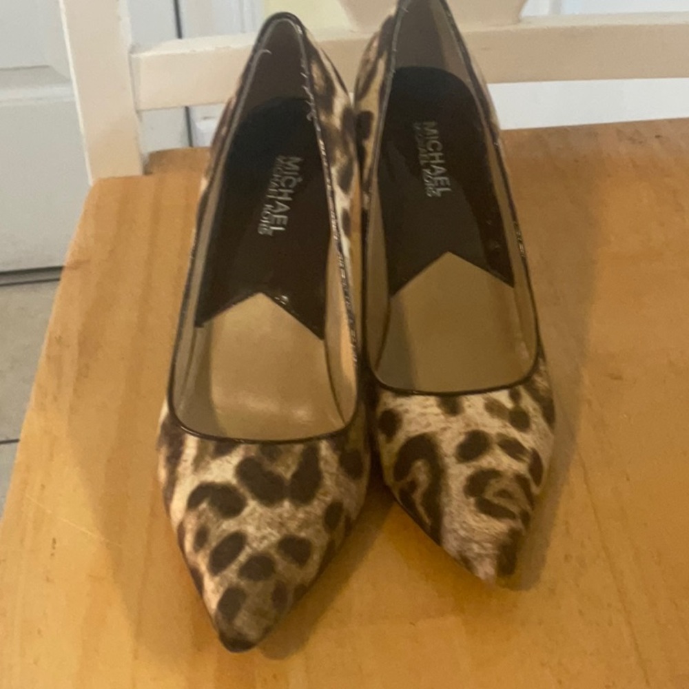 Michael Kors Brown Heels Elegant Design - Picture 4 of 7